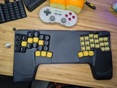 I'm loving these Akko Creamy Yellow V3s my latest porta john full mx build with Akko Creamy Yellow V3s installed on the right side and a hodge podge of Durock…